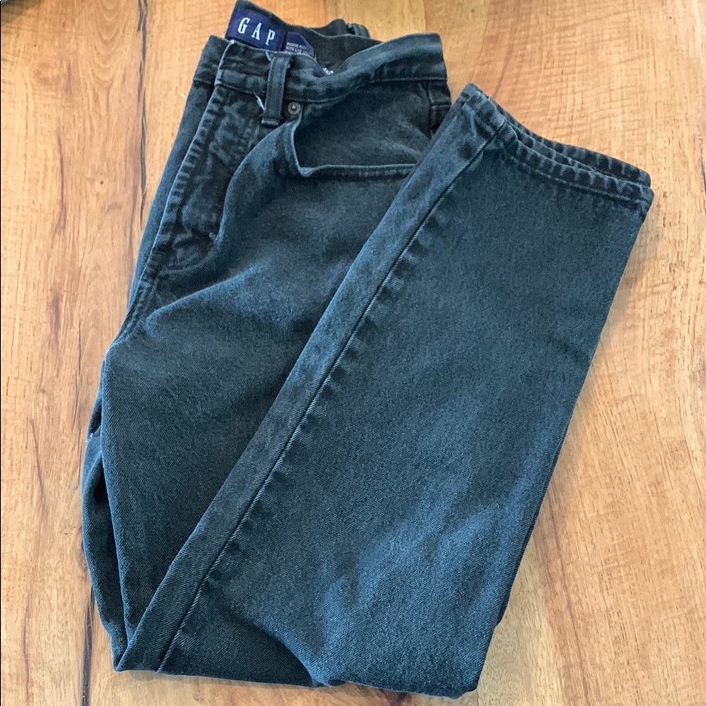 Vintage gap women’s jean in black. 100% cotton high rise
